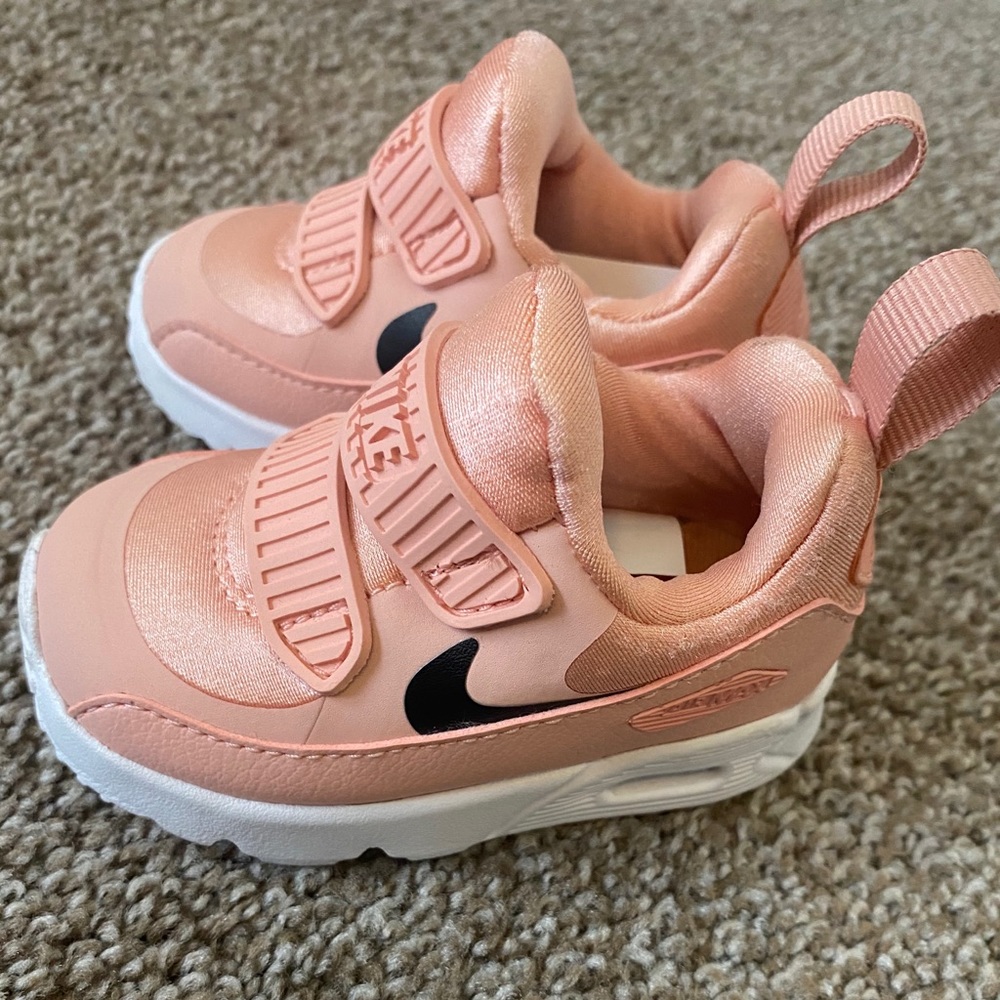Pink Nike Air Max 90 size 3C (Baby)